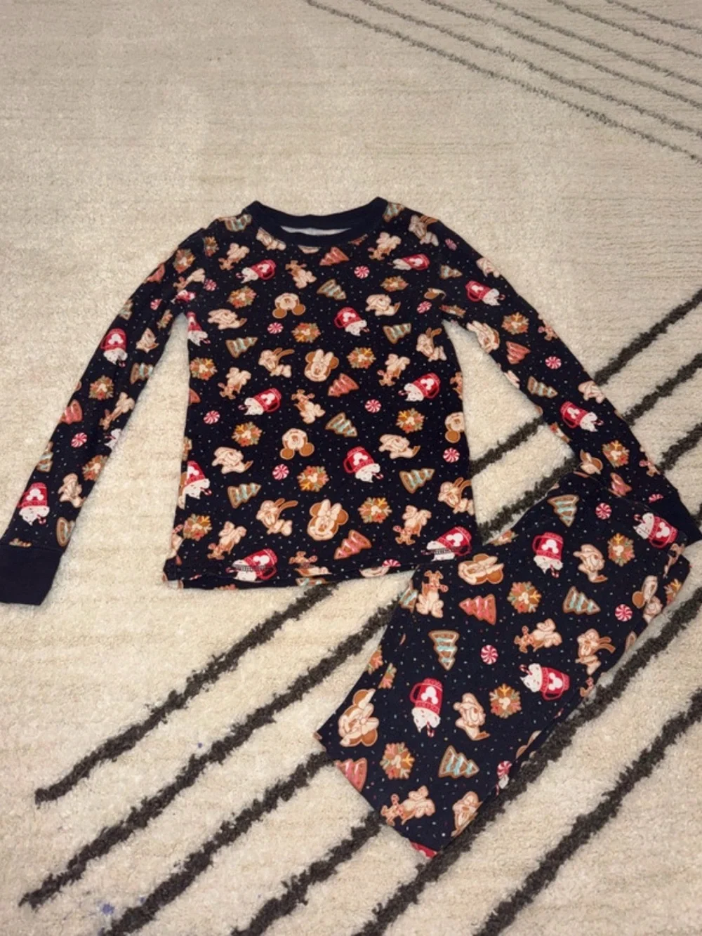 Old Navy Navy Blue Kids Holiday Pajama Set with Gingerbread & Santa Motifs